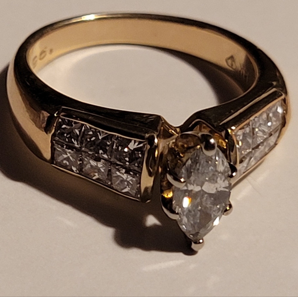 14k gold and diamond ring sz6